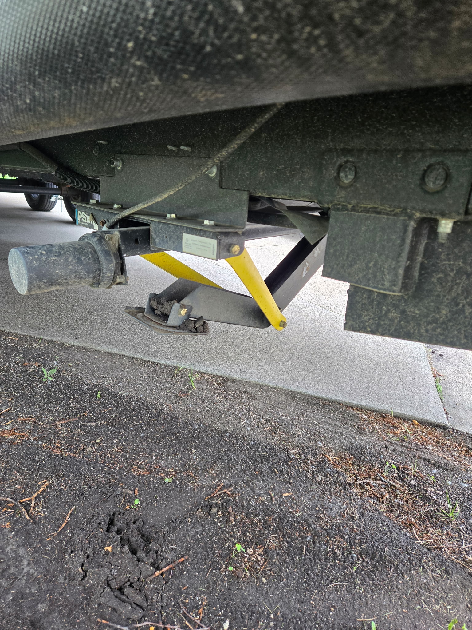 bent camper stabilizer jack